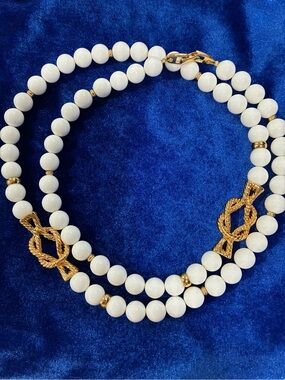 VTG Napier White Bead Necklace with Gold Nautical Knot Accents
